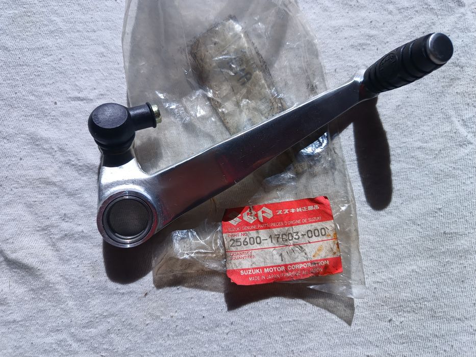 Dźwignia biegów Suzuki