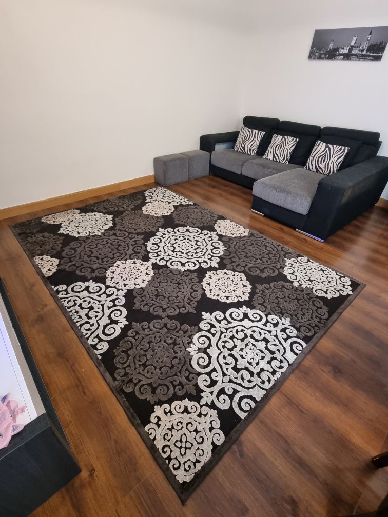 Sofá com chaise longue preto e cinza