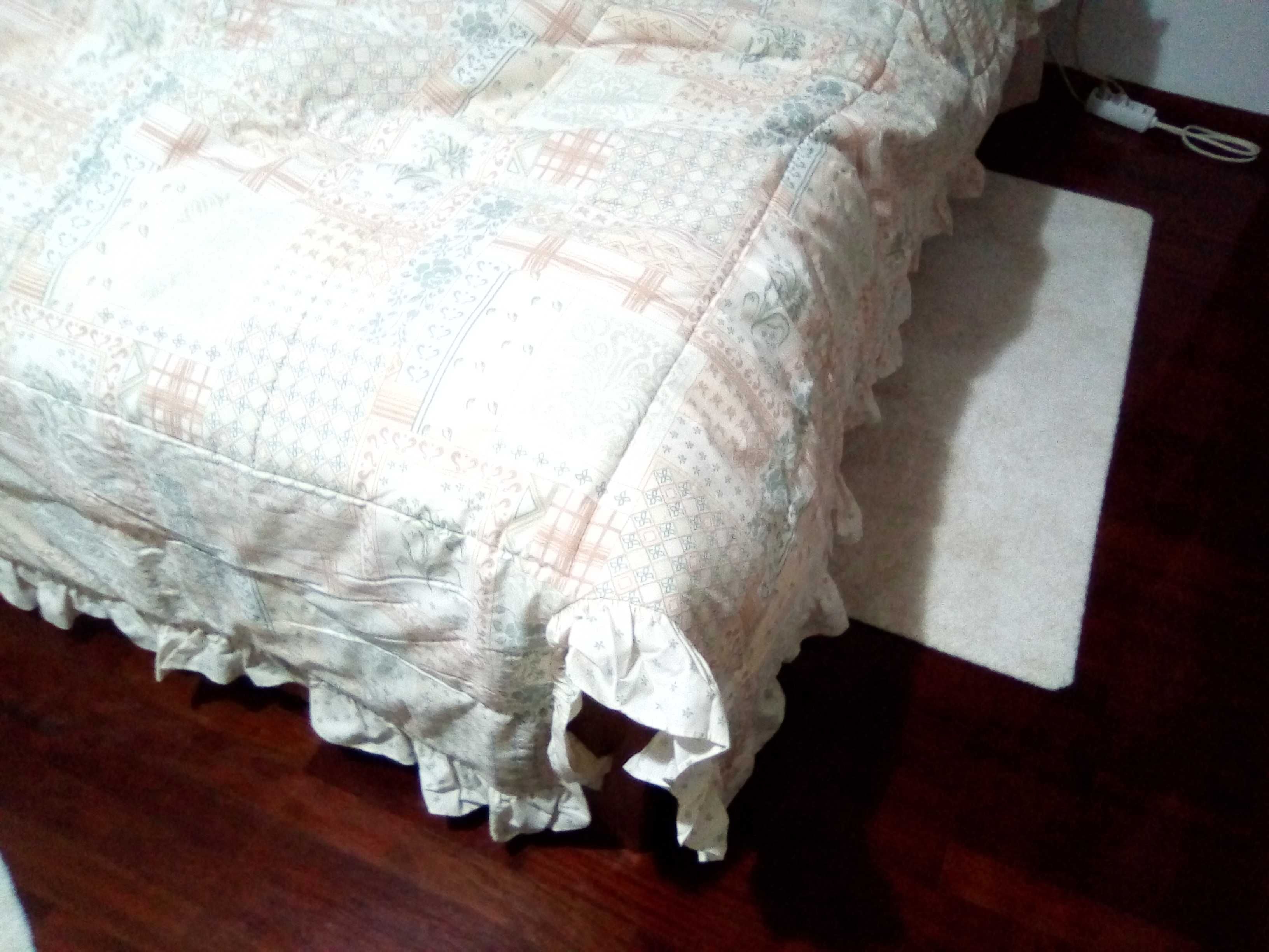 conjunto de capas para cama e cortinados