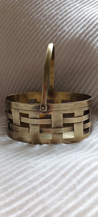 Pequena cesta oval em latão da primeira metade do século XX