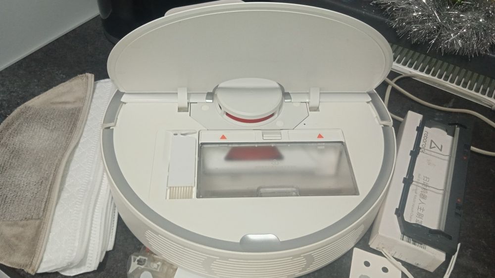 Продам робот пилосос Xiaomi Roborock S5