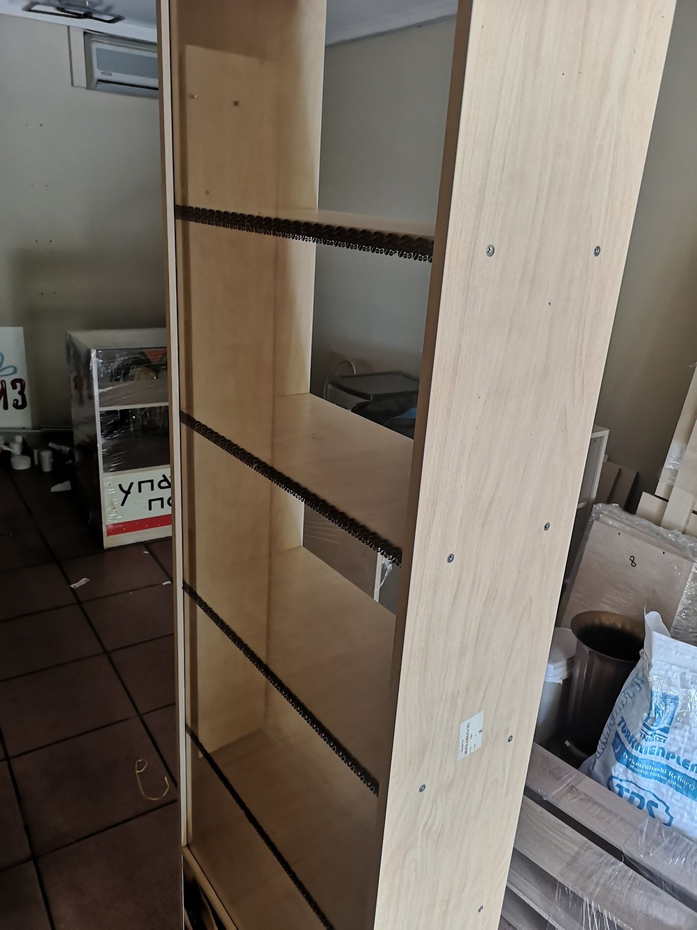 Распродажа! Шкаф для офиса, для товара, в магазин, витринный шкаф