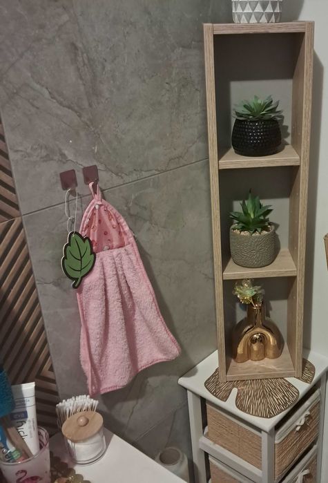 Pólka do łazienki lub pokoju szafka wiszaca