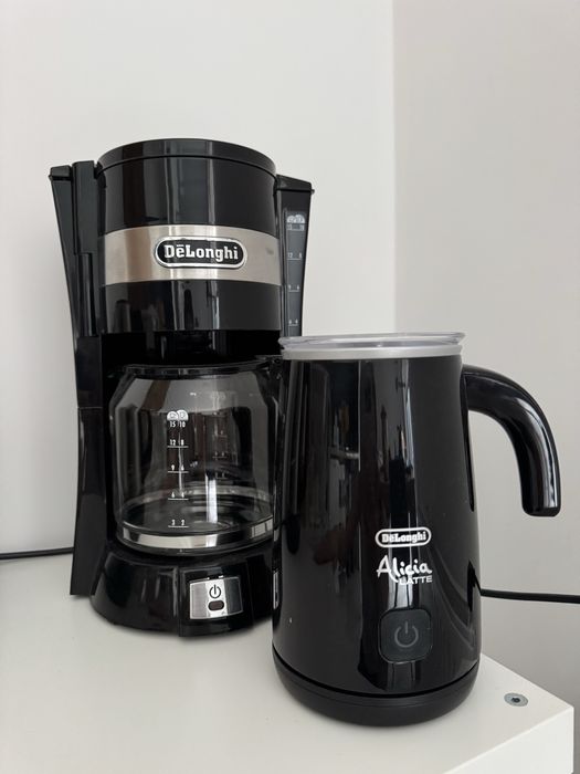 DeLonghi Ekspres przelewowy Active Line + spieniacz do mleka + 2 szkl
