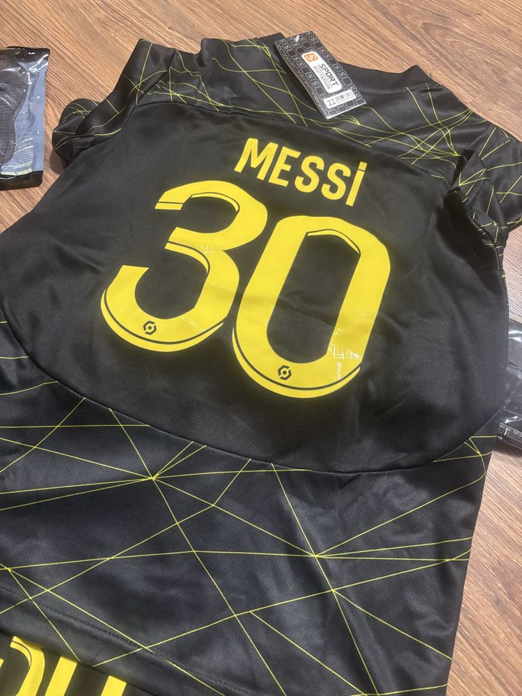 Strój piłkarski dla dzieci 120/130 messi . Nowy z metka