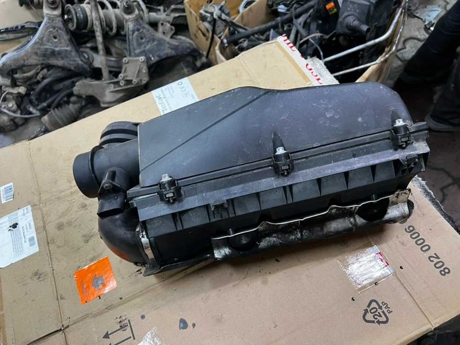 Корпус фільра повітряного Мерседес МЛ 163 дизель