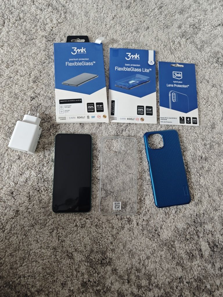 Telefon Xiaomi 11 lite 5G z dodatkami
