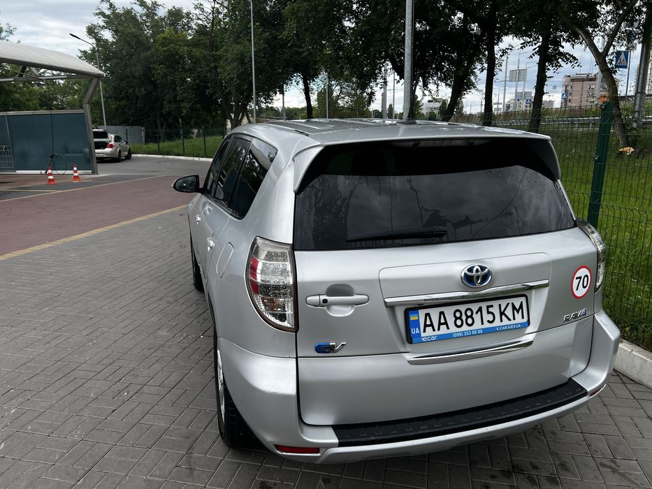 Toyota rav4 ev електромобіль