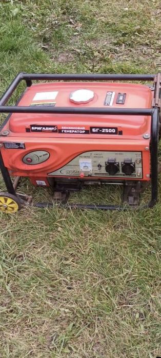 бензиновый генератор Бригадир БГ-2500. Он