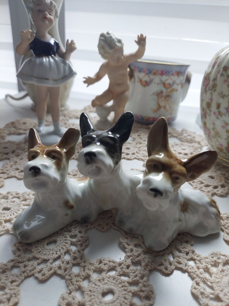 Schaubach figurka pies  , psy , porcelana