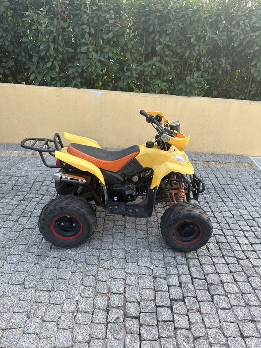 Moto 4 criança bom estado