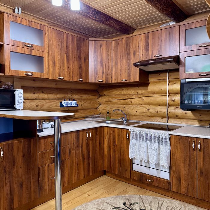 Затишний дерев'яний будиночок у тиші лісу на 4+2 осіб