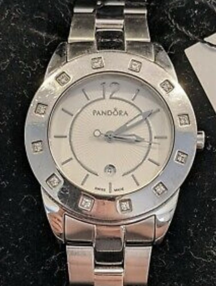 Годинник Pandora з діамантами та сапфіром