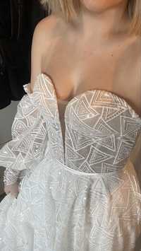 Suknia Ślubna, gorsetowa, bez ramion, bufiaste rekawki, wzór