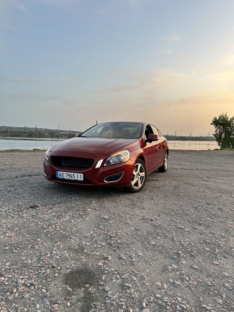 Volvo s60 t5 2012 год