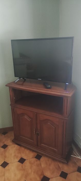 Móvel de canto para televisão