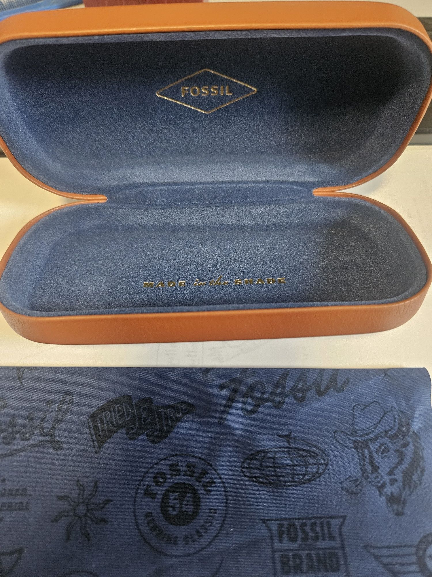 Fossil etui do okulatow że szmatka nowe