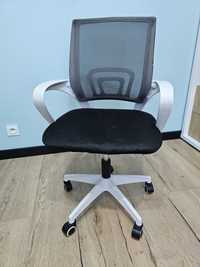 Krzesło biurowe do biurka czarne białe elementy
