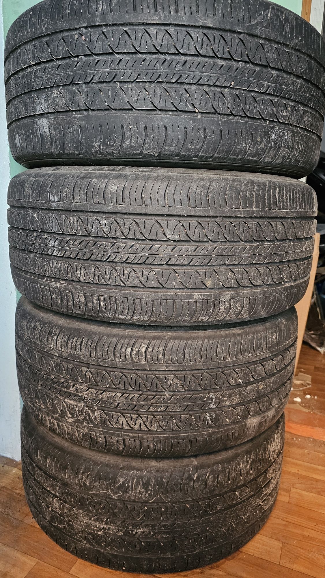 Комплект колес Continental Pro Contact 255/45 R19  на Tesla Y 21 року.