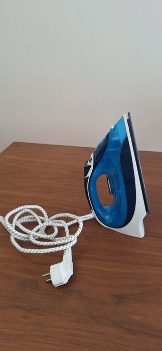 Ferro a vapor Tristar + tábua de engomar de mesa Ikea