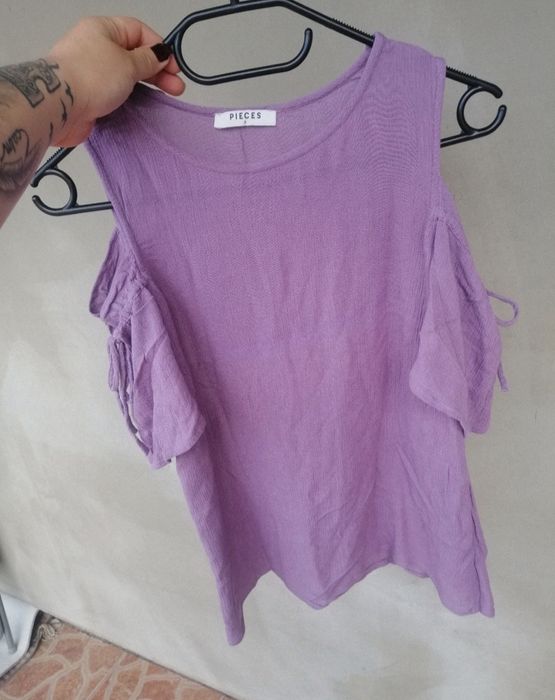 Letnia bluzka wycięcie na ramionach S