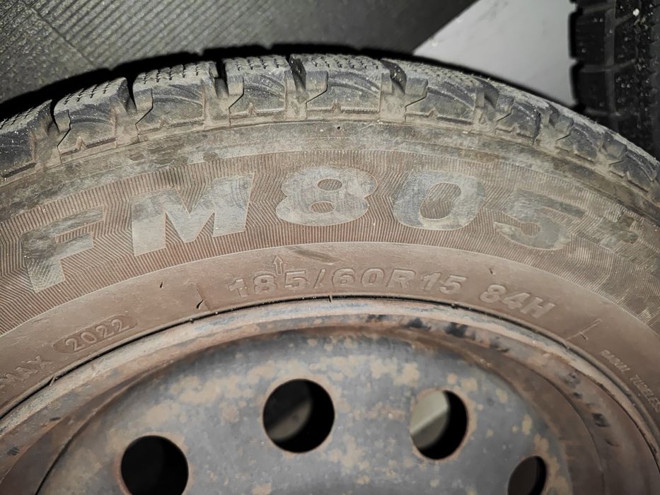 Felgi stalowe 4 x 100 z oponami 185 / 60 15 otw 54,1