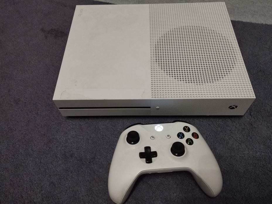 Xbox One S  z pilotem