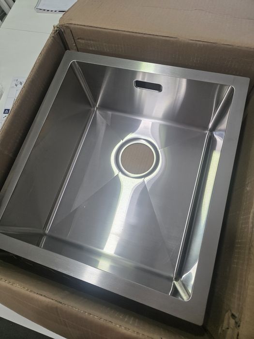 Pia de lavaloiça em aço inoxidável nova