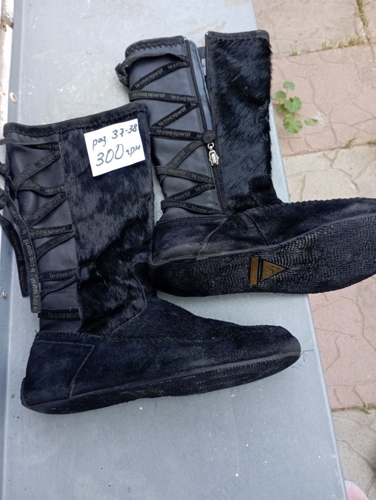 Продам женские сапожки.