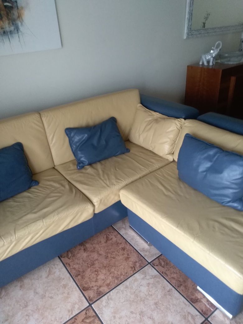 URGENTE Sofá em pele com 2,25m e chaise long de 90cm