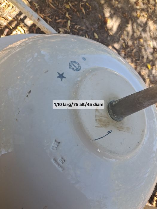 Conjunto movel  em ferro de casa de banho e lavatorio louca de sacavem