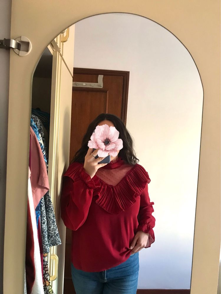 Blusa vermelha com folho e renda tamanho M