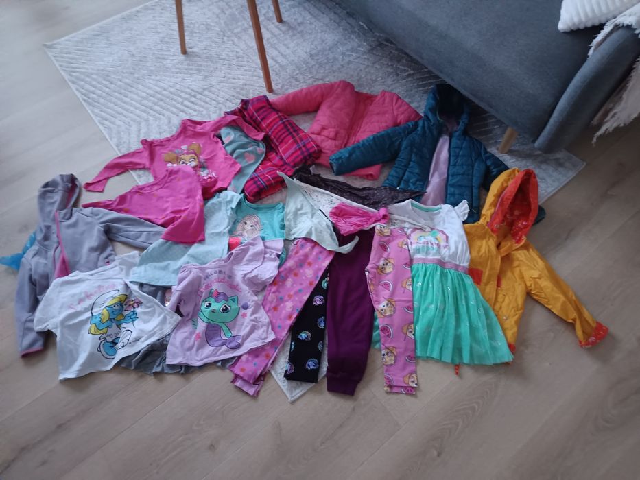 Ubrania dla dziewczynki 110/116