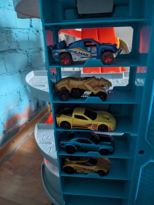 Хот Вилс Ультимейт гараж с Акулой Hot Wheels City Ultimate Garage хот