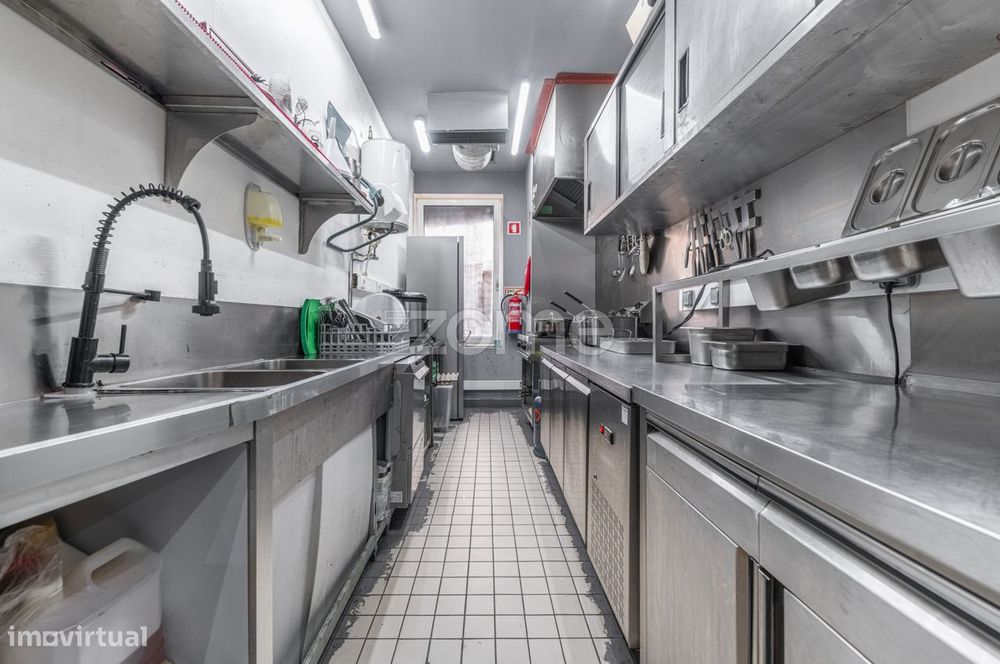 Loja junto à Universidade do Minho, em Gualtar, Braga