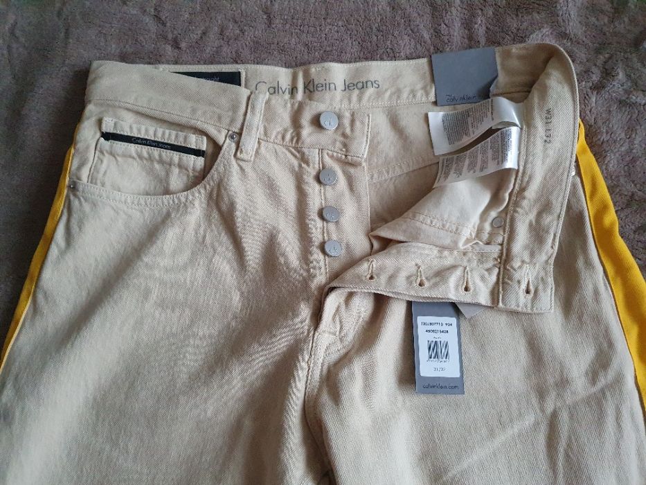 Męskie jeansy Calvin Klein Jeans, beżowe z lampasami - nowe, z metkami