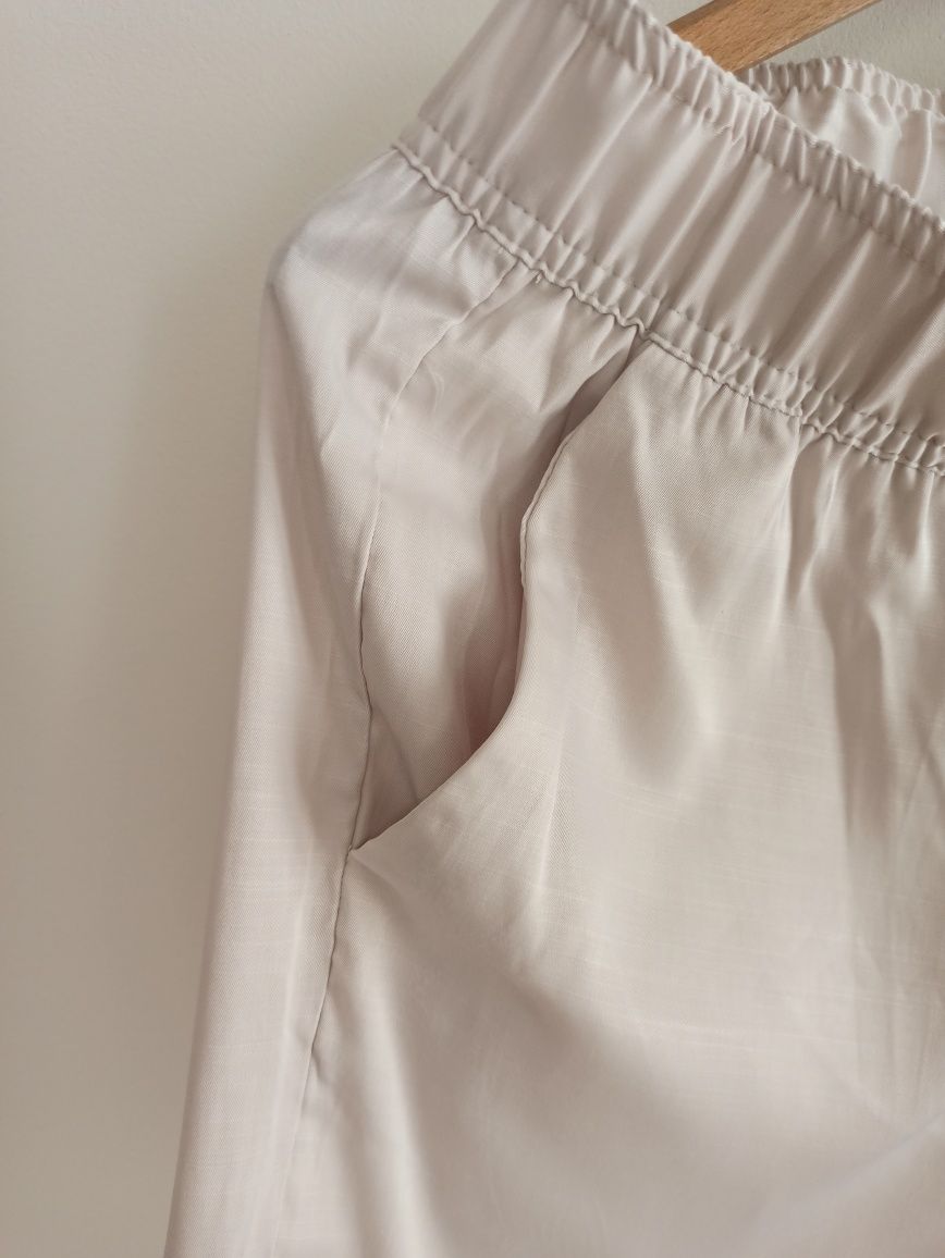 Beżowe satynowe spodnie z wiskozy na gumce H&M S/36 M/38  wygodne luźn