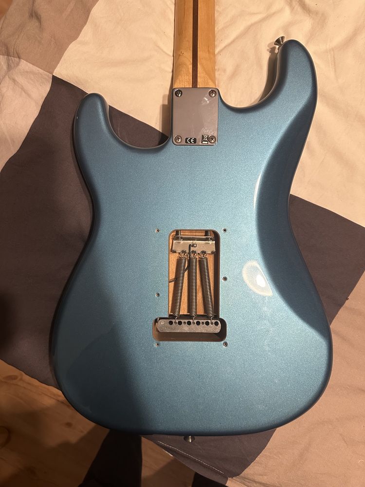 Strat Lake Placid niebieski Fender
