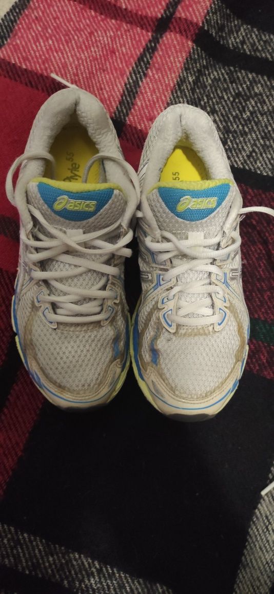 Красовки asics в гарному стані