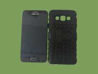 Smartfon Samsung Galaxy A3 (2015) z etui i szybką ochronną