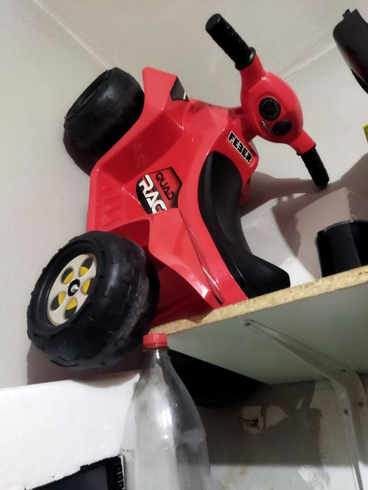 vendo mota a bateria de criança
