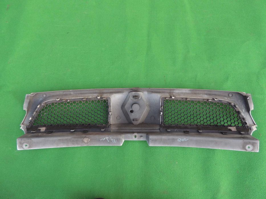 Atrapa chłodnicy grill Renault Trafic 2 II 01,02,03,04,05 0D31 OD31