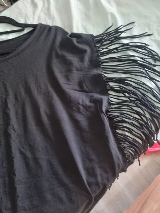 Bluzka, tunika  z frędzlami, boki dłuższe.