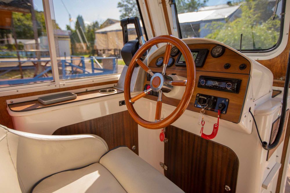 Katamaran silnikowy - Biała Mewa