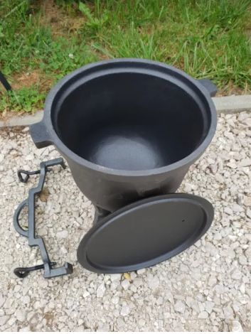 Kociołek żeliwny na pieczonki ognisko 8L