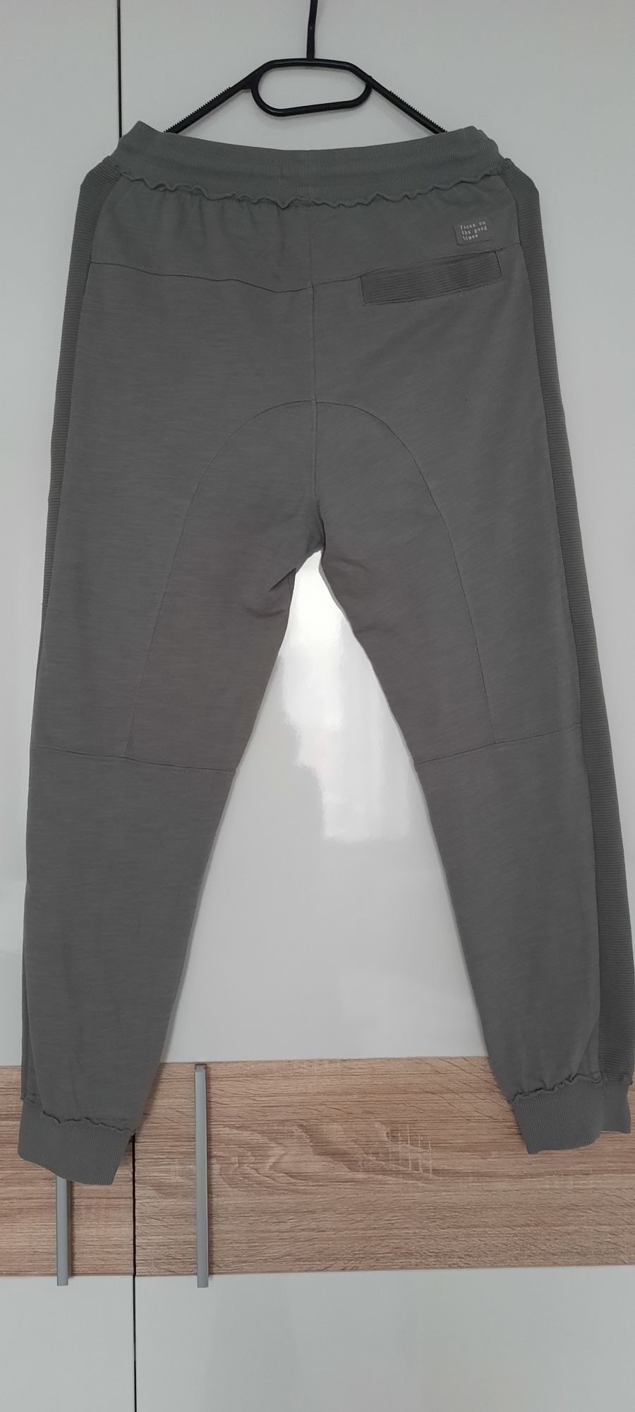 Spodnie dresowe joggersy dresy Reserved  rozm. 158