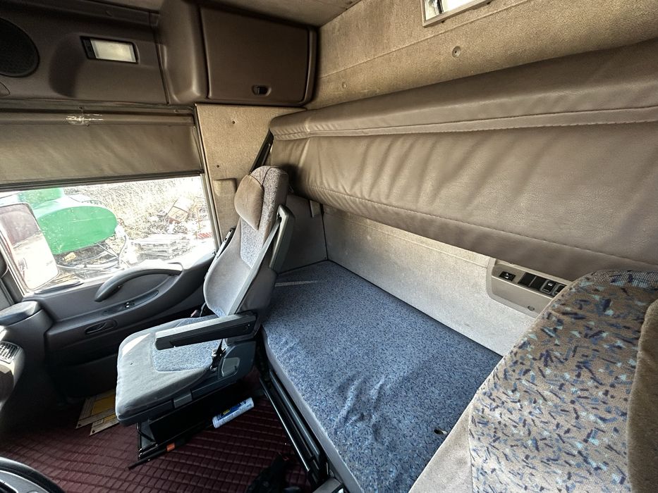 Renaul magnum та контейнеровоз