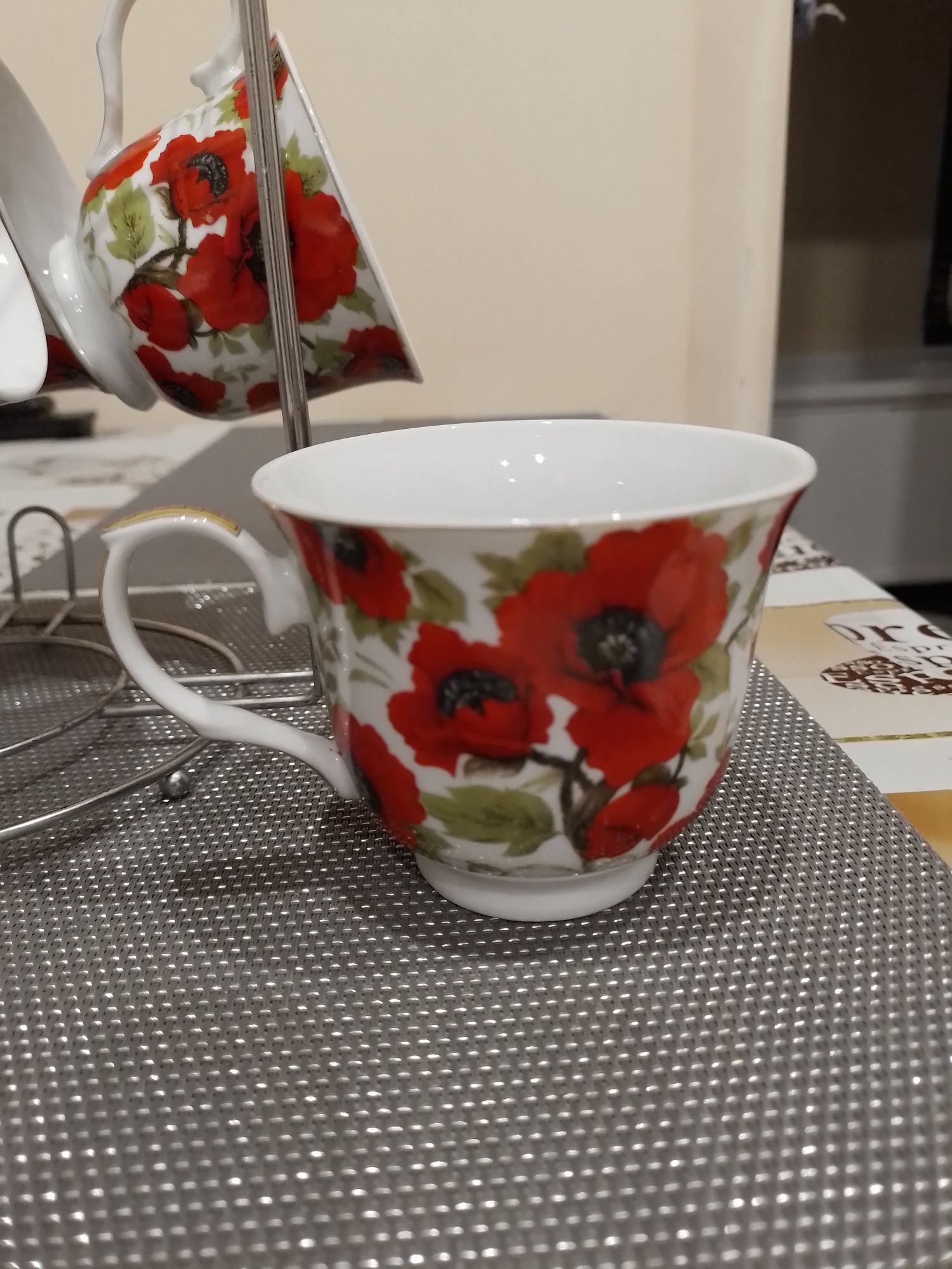 Чашки чайные на подставке
