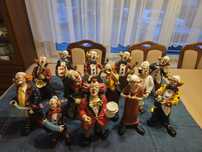 Drewniane kolekcjonerskie figurki klaunów