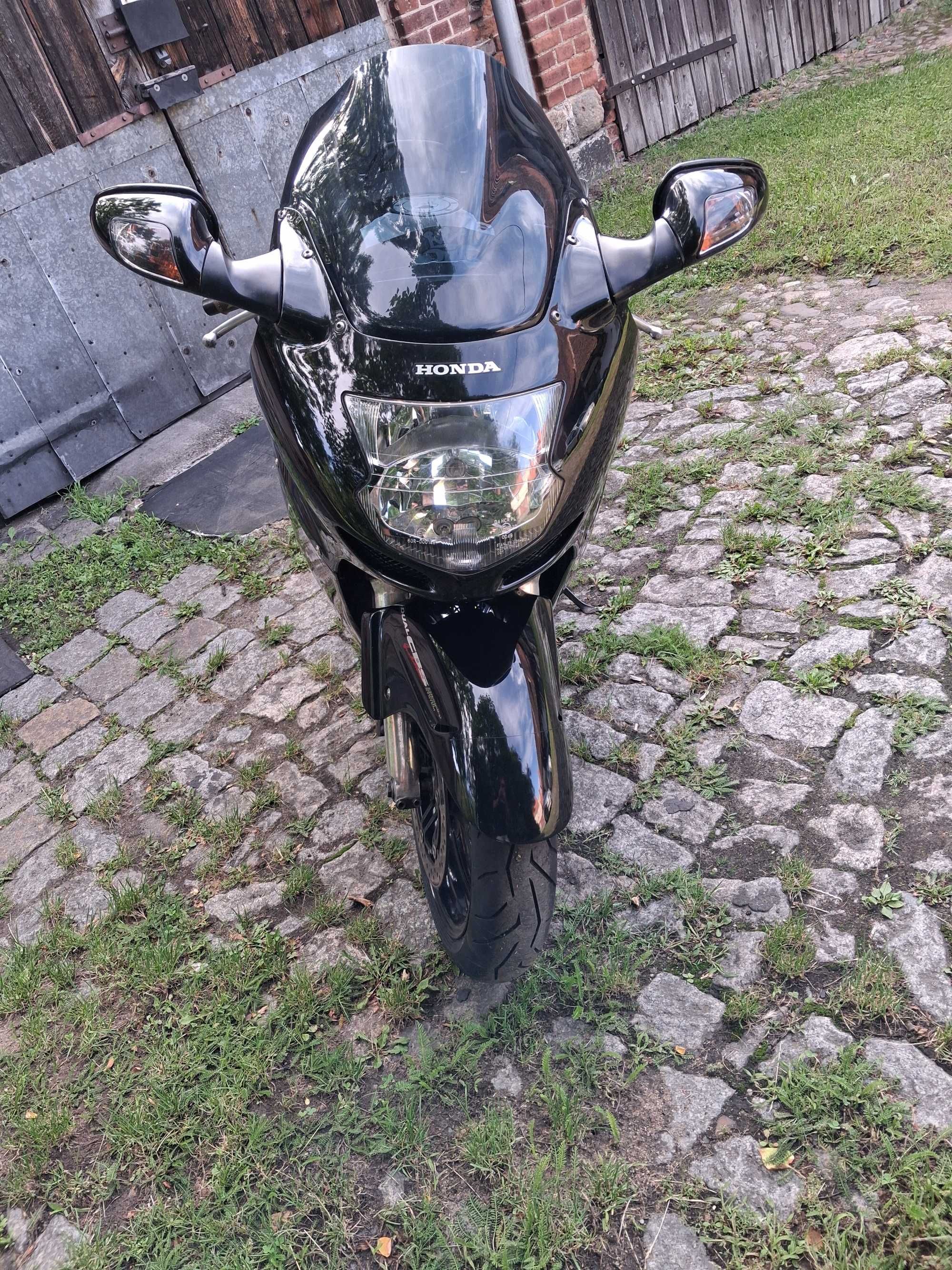 Honda CBR 1100 XX blackbird zadbana 6 lat w jednych rękach